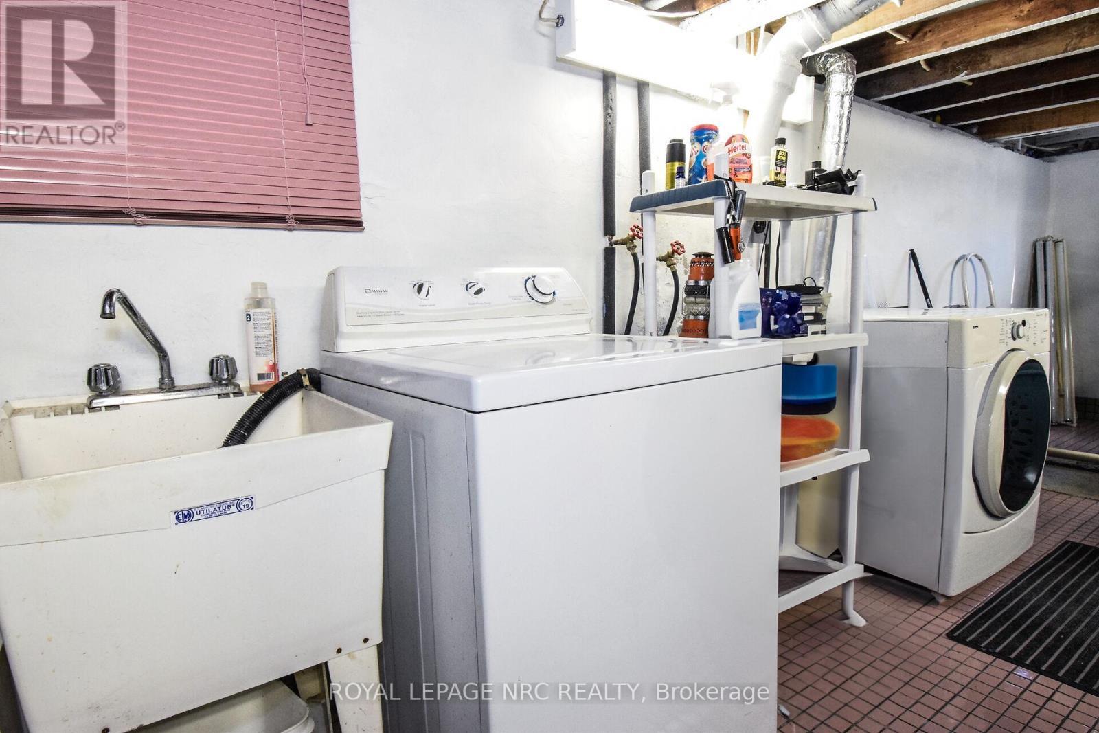












110 EASTCHESTER AVENUE

,
St. Catharines (E. Chester),




Ontario
L2P2Z1

