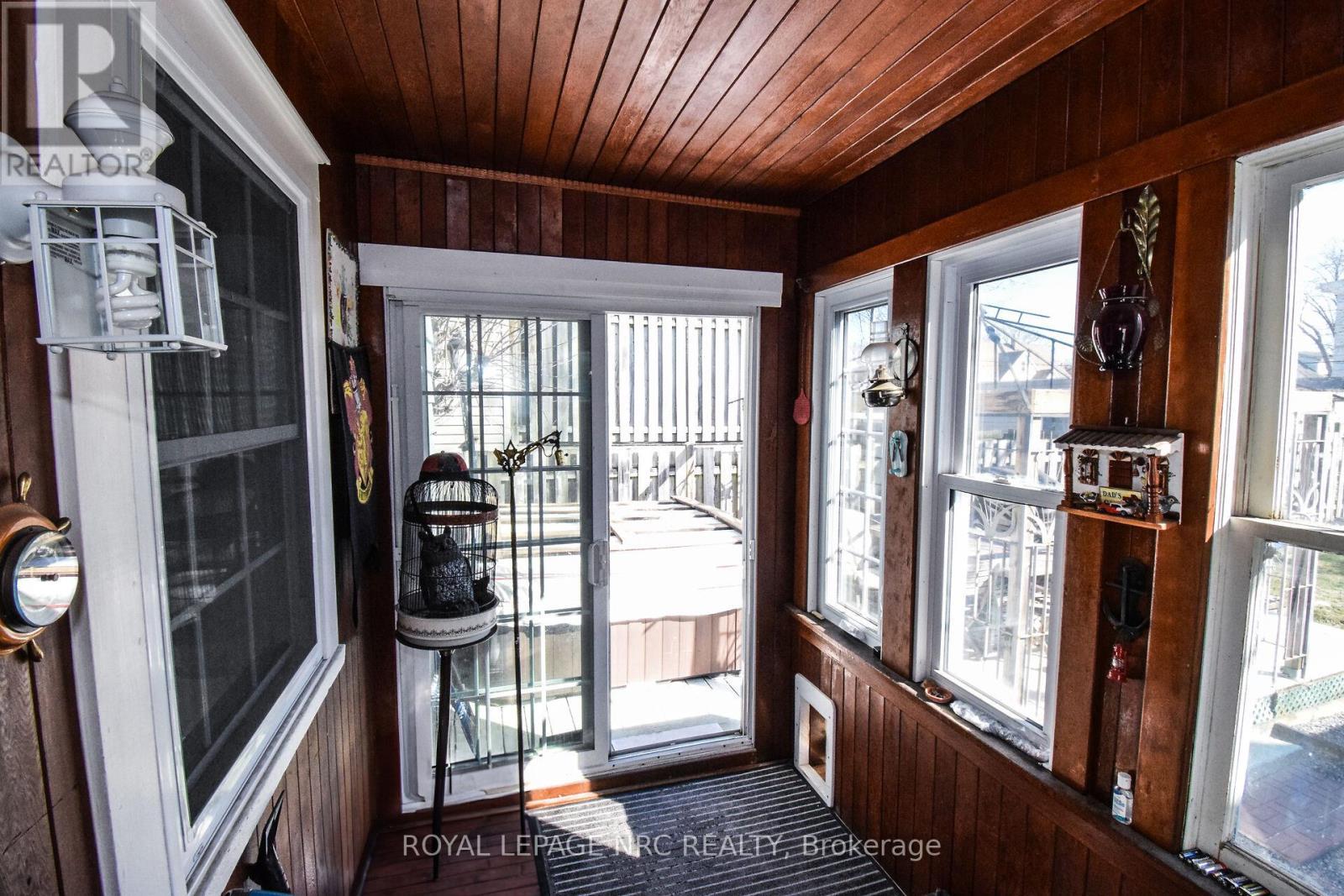 












110 EASTCHESTER AVENUE

,
St. Catharines (E. Chester),




Ontario
L2P2Z1

