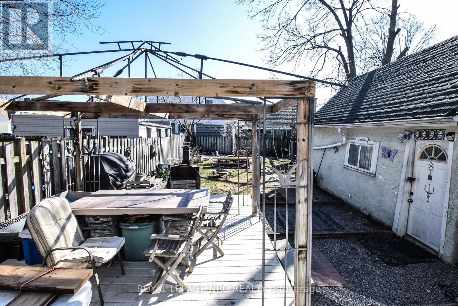 












110 EASTCHESTER AVENUE

,
St. Catharines (E. Chester),




Ontario
L2P2Z1

