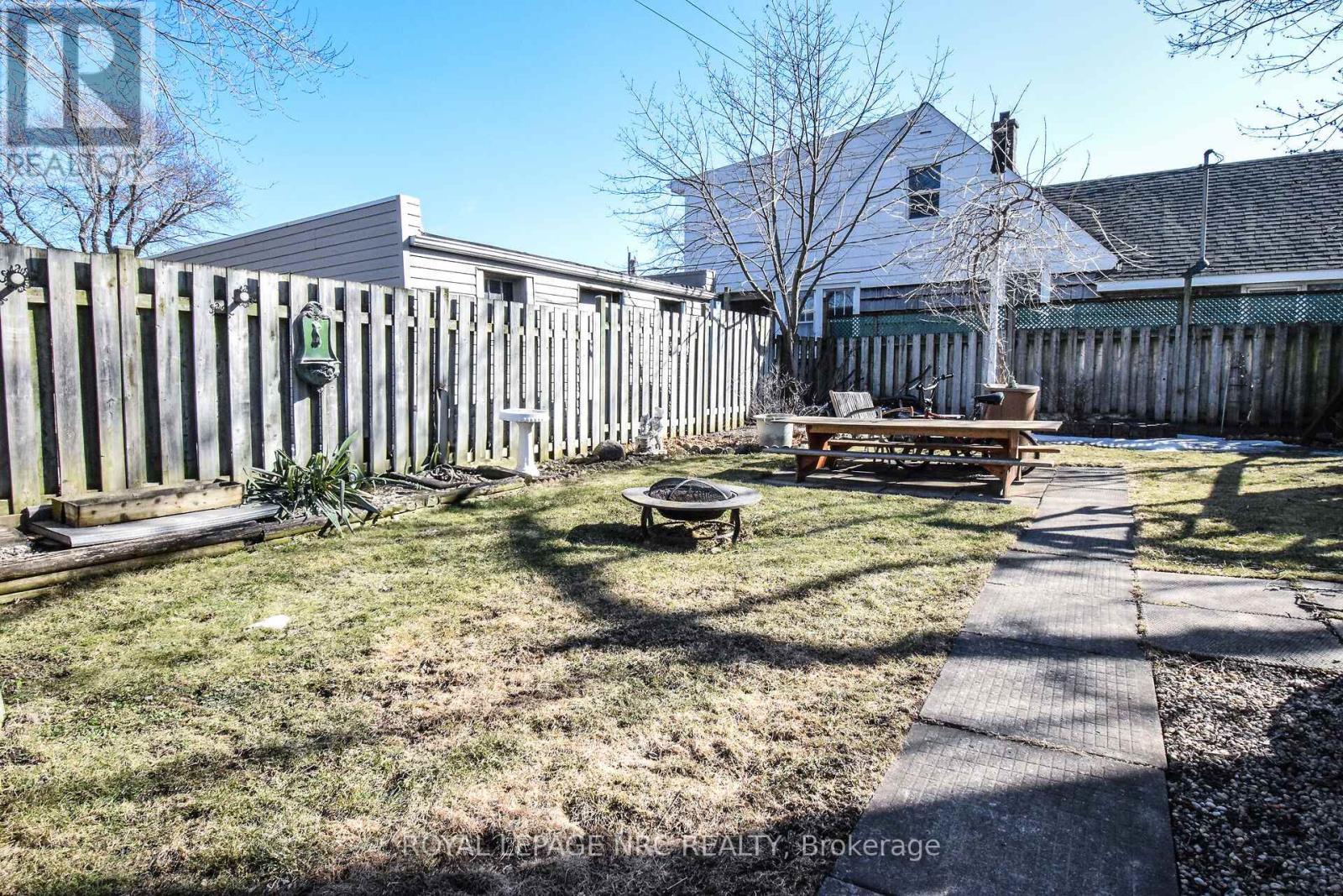 












110 EASTCHESTER AVENUE

,
St. Catharines (E. Chester),




Ontario
L2P2Z1

