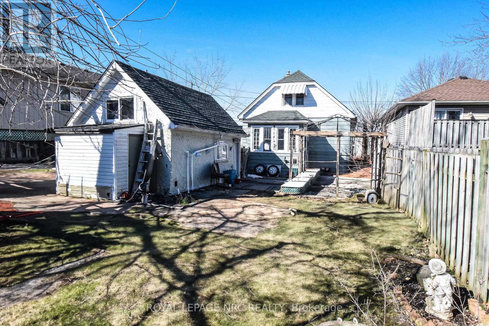 












110 EASTCHESTER AVENUE

,
St. Catharines (E. Chester),




Ontario
L2P2Z1

