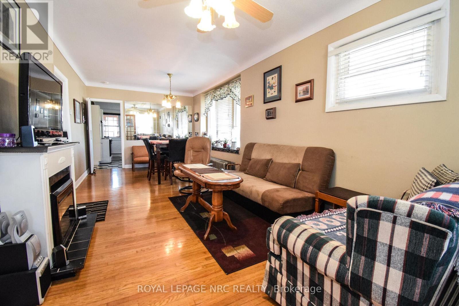 












110 EASTCHESTER AVENUE

,
St. Catharines (E. Chester),




Ontario
L2P2Z1

