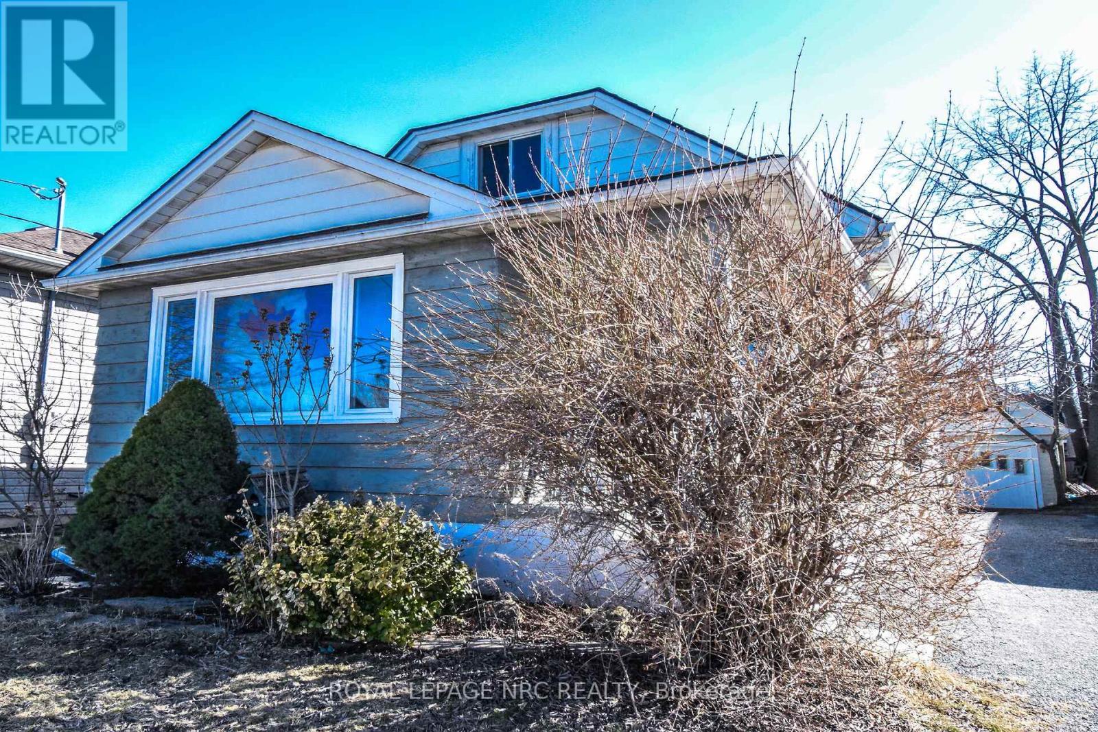 












110 EASTCHESTER AVENUE

,
St. Catharines (E. Chester),




Ontario
L2P2Z1

