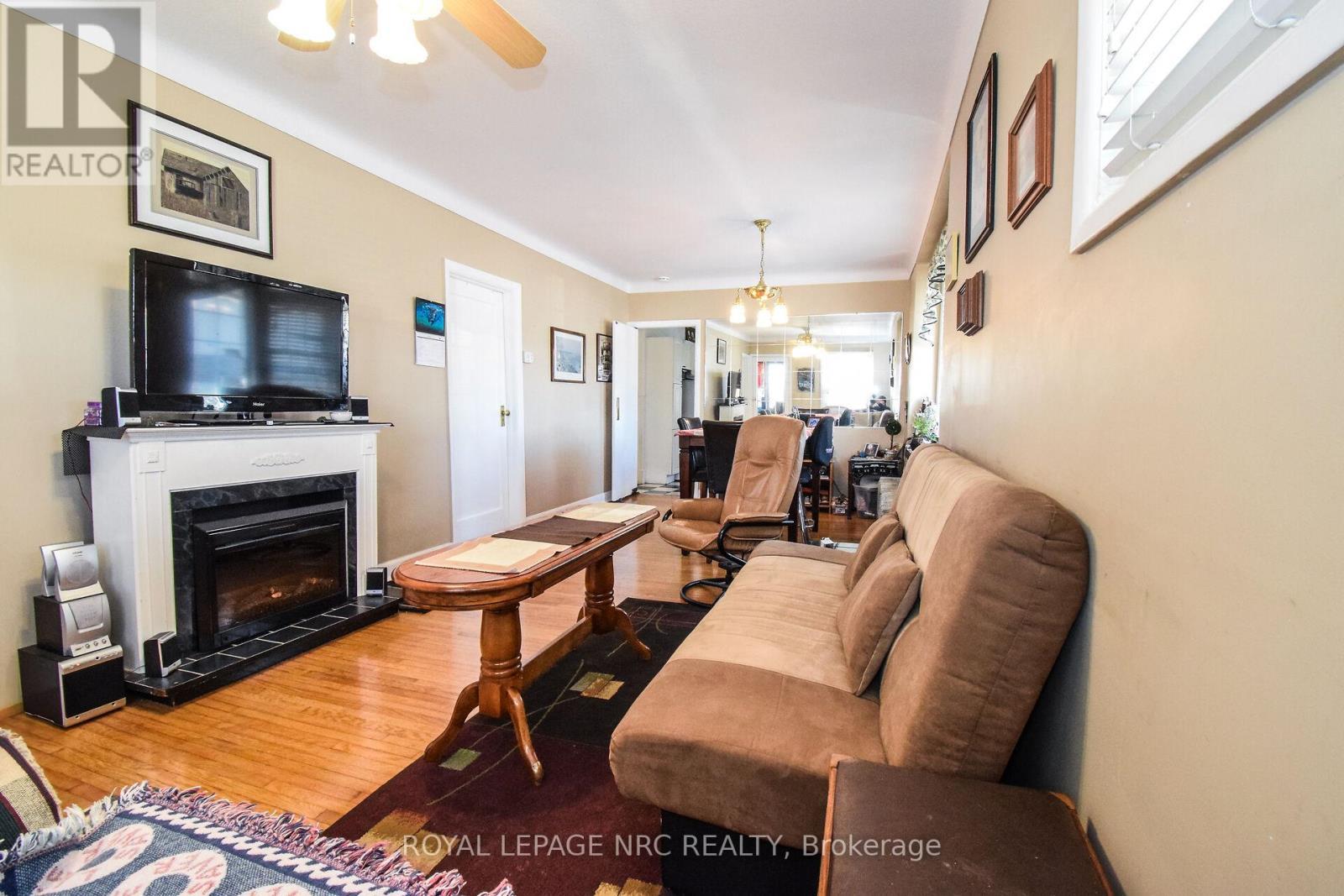 












110 EASTCHESTER AVENUE

,
St. Catharines (E. Chester),




Ontario
L2P2Z1

