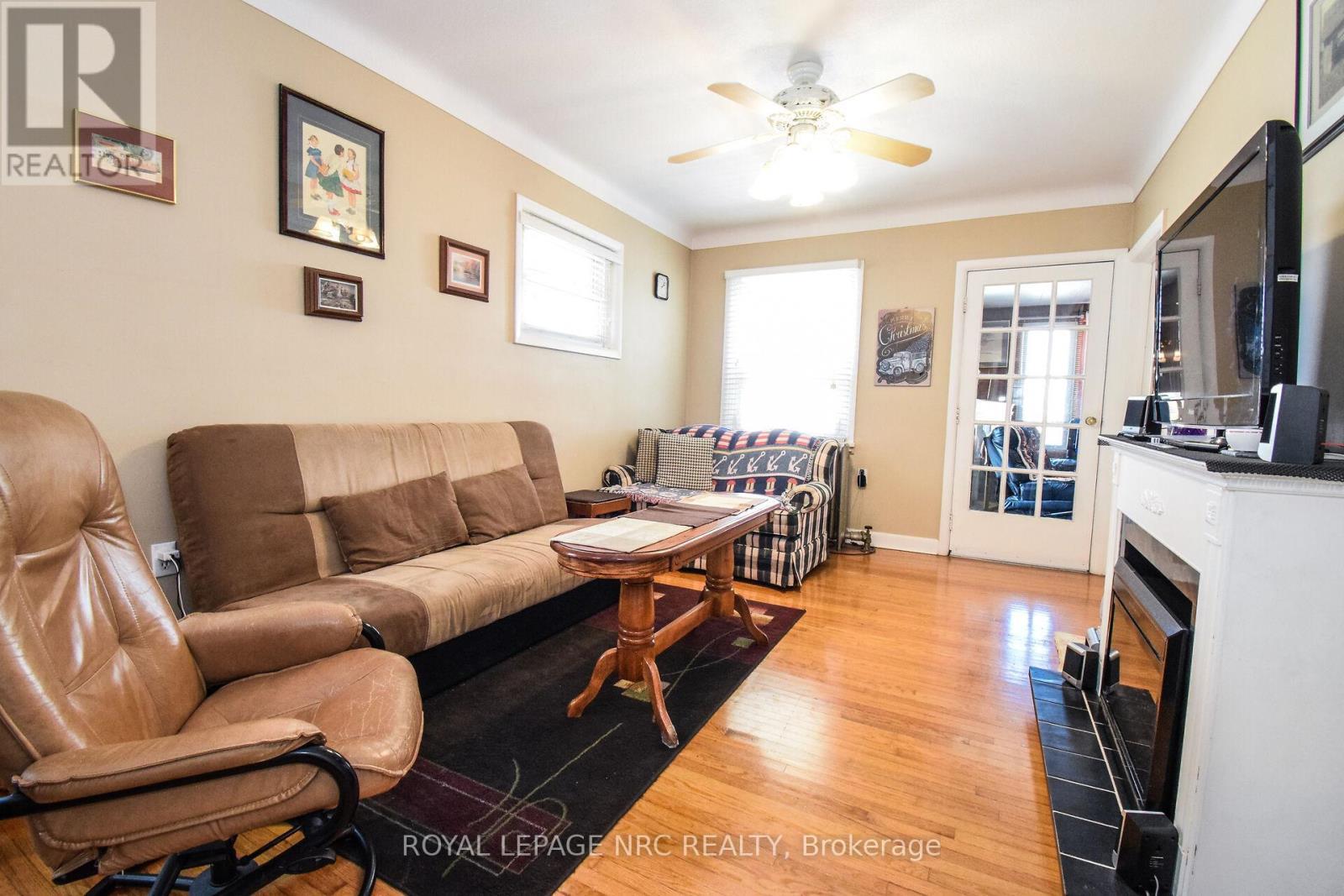 












110 EASTCHESTER AVENUE

,
St. Catharines (E. Chester),




Ontario
L2P2Z1

