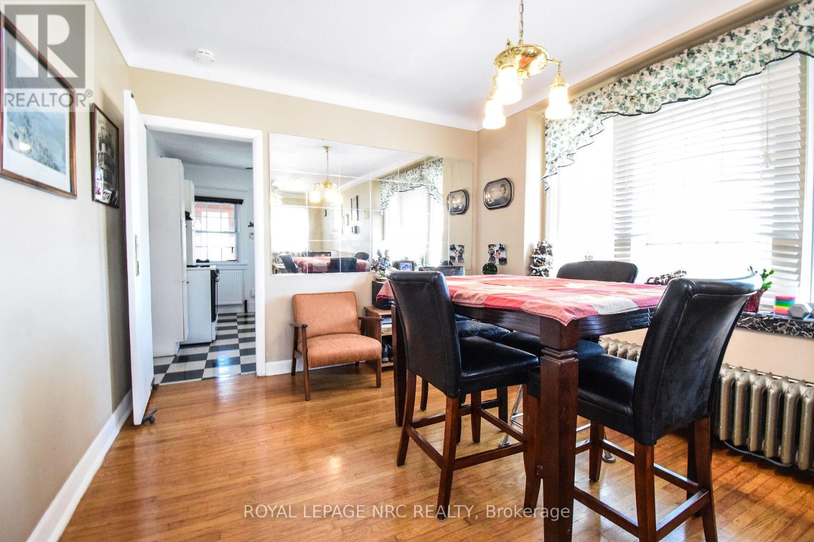 












110 EASTCHESTER AVENUE

,
St. Catharines (E. Chester),




Ontario
L2P2Z1

