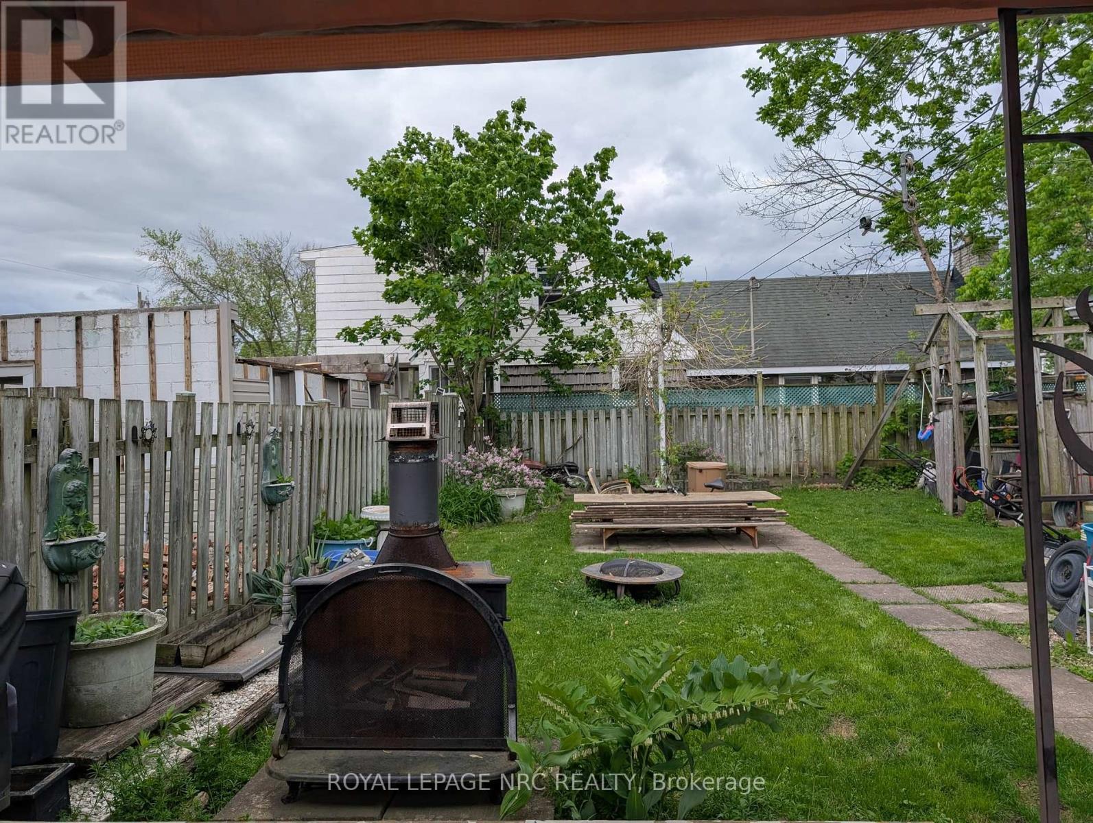 












110 EASTCHESTER AVENUE

,
St. Catharines (E. Chester),




Ontario
L2P2Z1

