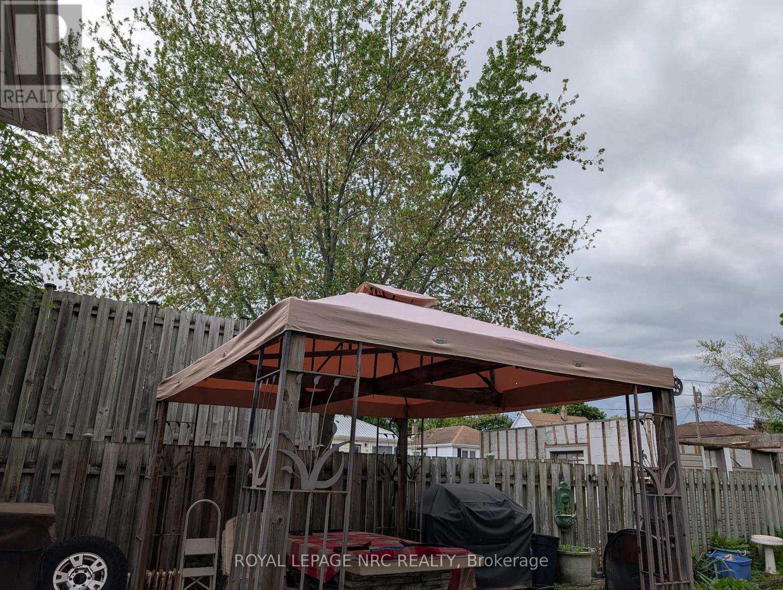 












110 EASTCHESTER AVENUE

,
St. Catharines (E. Chester),




Ontario
L2P2Z1

