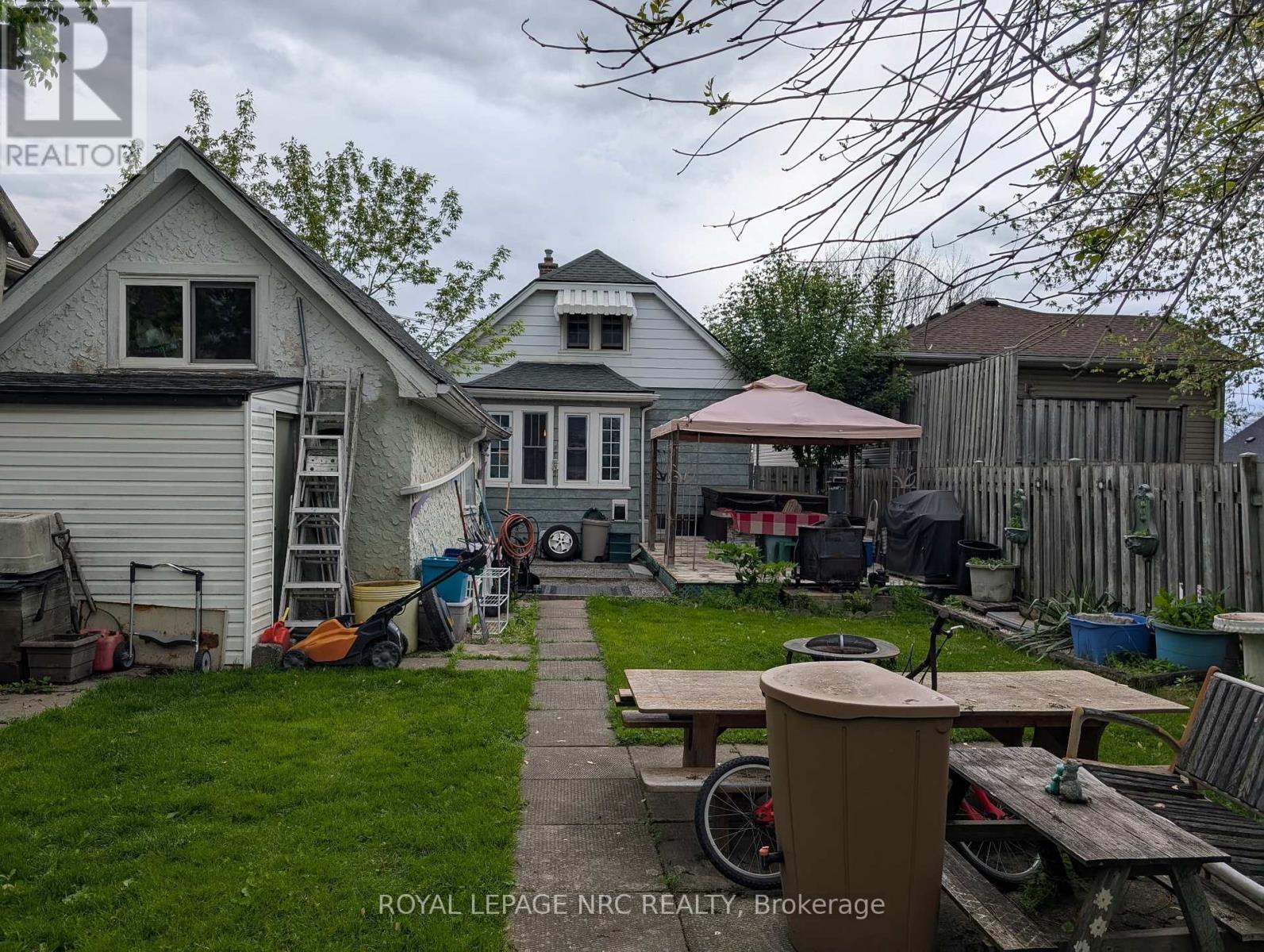 












110 EASTCHESTER AVENUE

,
St. Catharines (E. Chester),




Ontario
L2P2Z1

