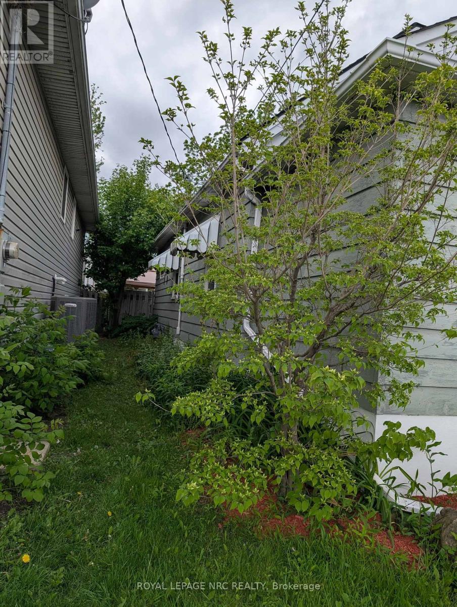 












110 EASTCHESTER AVENUE

,
St. Catharines (E. Chester),




Ontario
L2P2Z1

