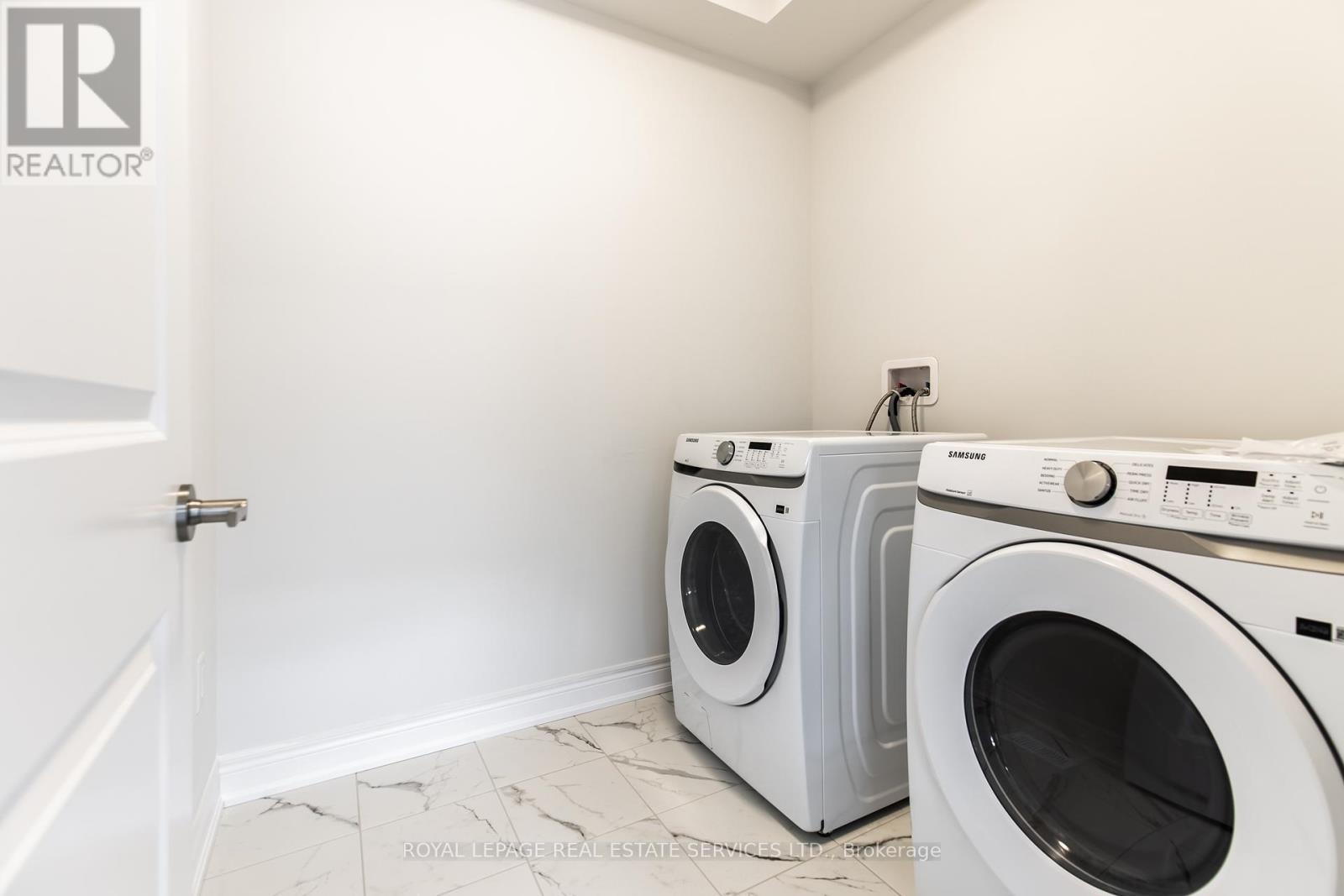 












2733 WESTOAK TRAILS BOULEVARD

,
Oakville,




Ontario
L6M5T1

