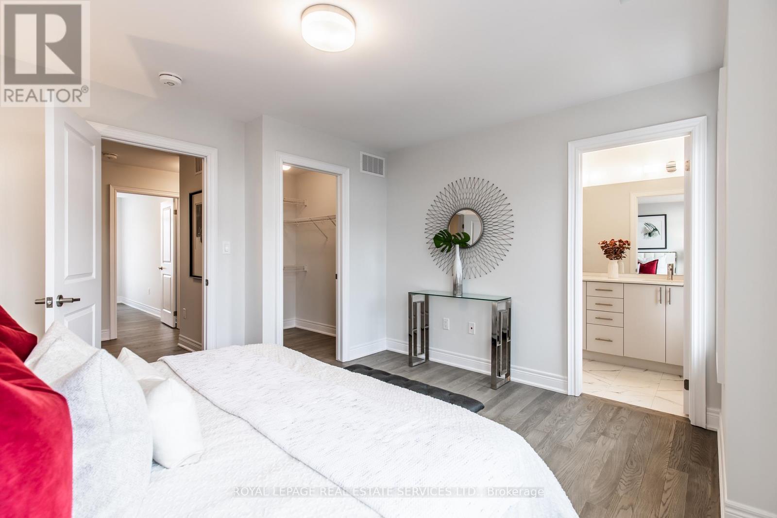 












2733 WESTOAK TRAILS BOULEVARD

,
Oakville,




Ontario
L6M5T1

