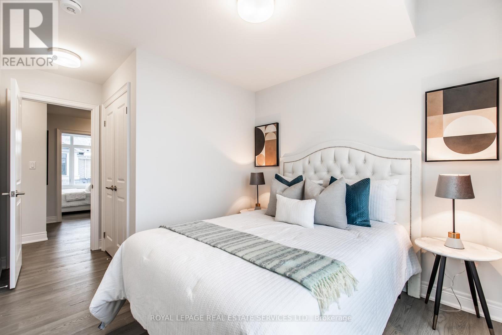 












2733 WESTOAK TRAILS BOULEVARD

,
Oakville,




Ontario
L6M5T1

