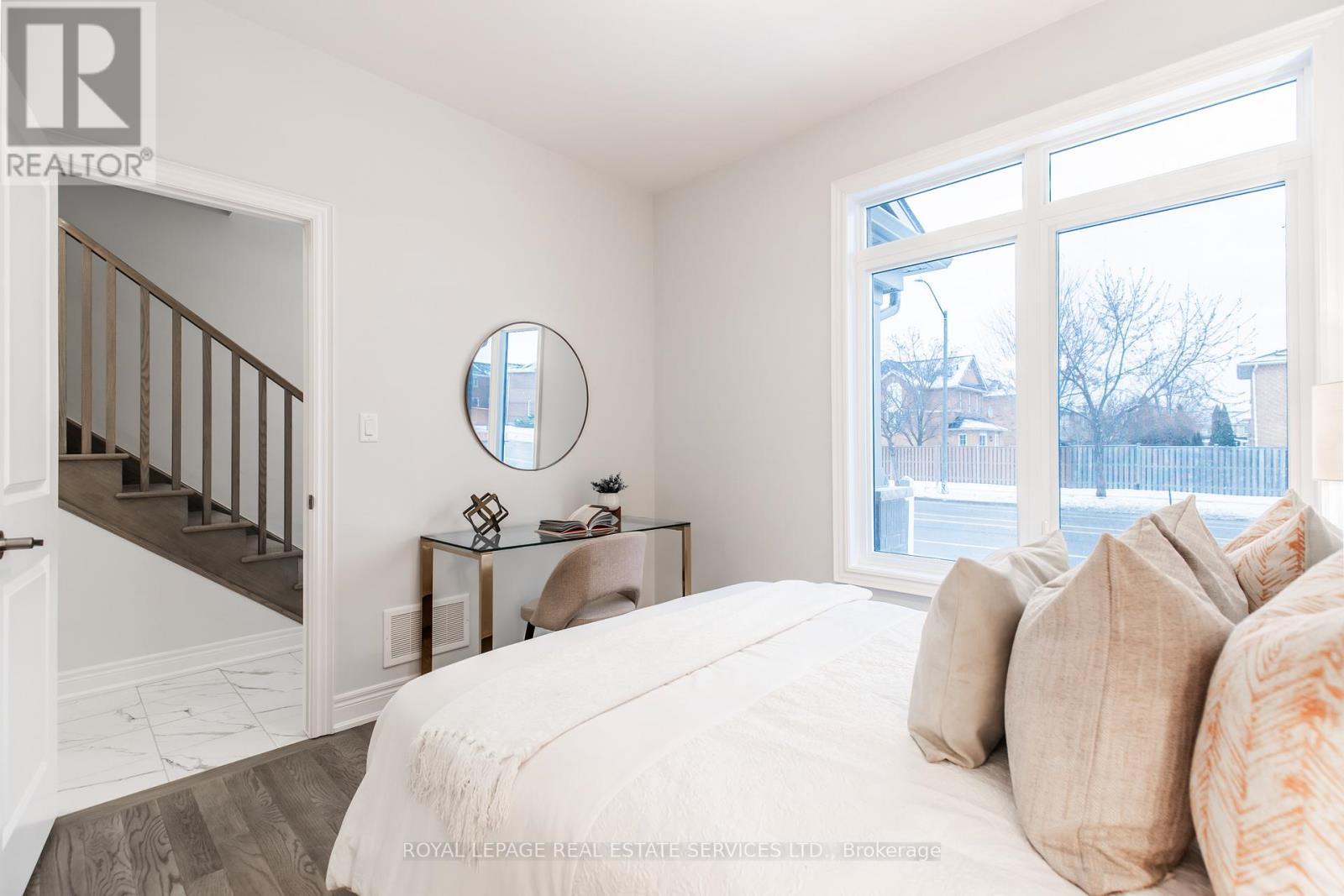 












2733 WESTOAK TRAILS BOULEVARD

,
Oakville,




Ontario
L6M5T1


