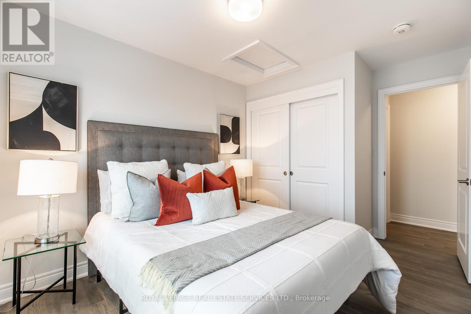 












2733 WESTOAK TRAILS BOULEVARD

,
Oakville,




Ontario
L6M5T1

