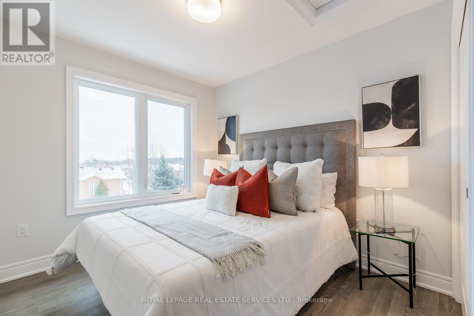 












2733 WESTOAK TRAILS BOULEVARD

,
Oakville,




Ontario
L6M5T1

