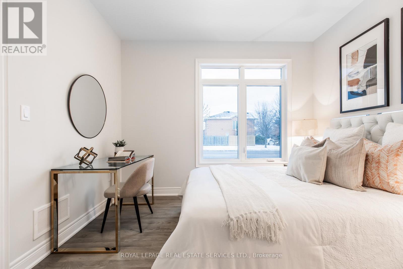 












2733 WESTOAK TRAILS BOULEVARD

,
Oakville,




Ontario
L6M5T1

