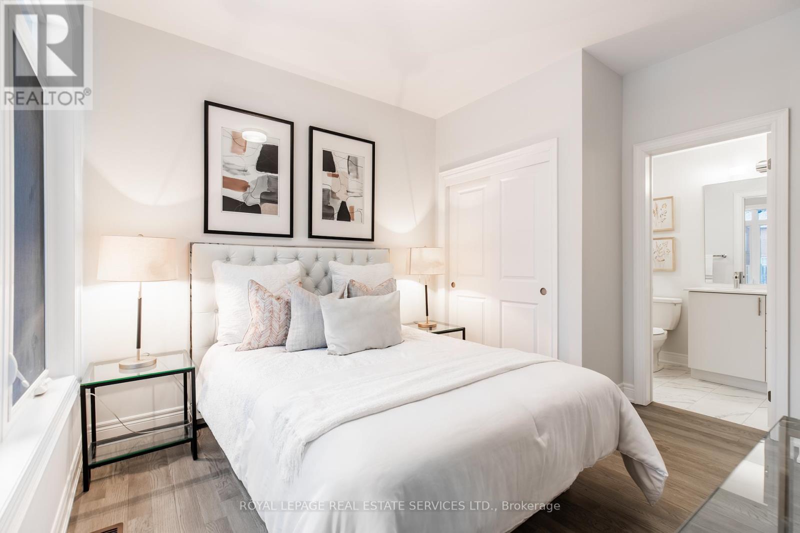 












2733 WESTOAK TRAILS BOULEVARD

,
Oakville,




Ontario
L6M5T1

