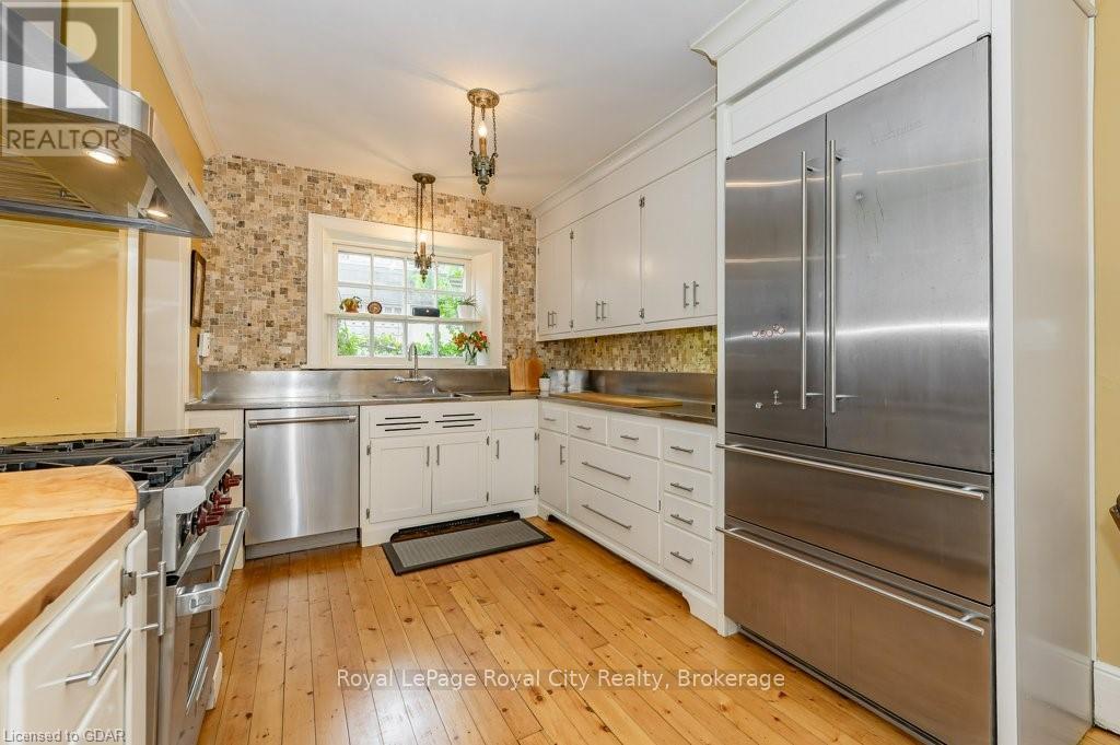 












134 DUBLIN STREET N

,
Guelph (Downtown),




Ontario
N1H4N7

