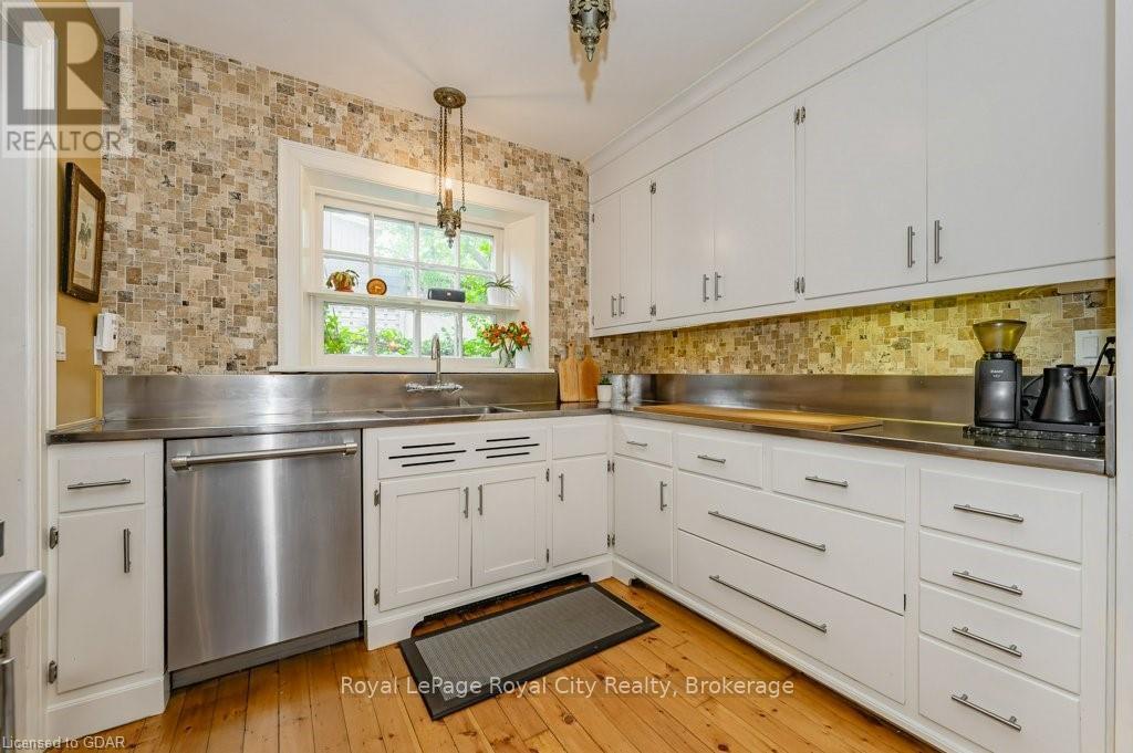 












134 DUBLIN STREET N

,
Guelph (Downtown),




Ontario
N1H4N7

