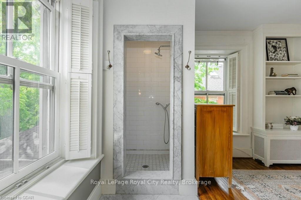 












134 DUBLIN STREET N

,
Guelph (Downtown),




Ontario
N1H4N7

