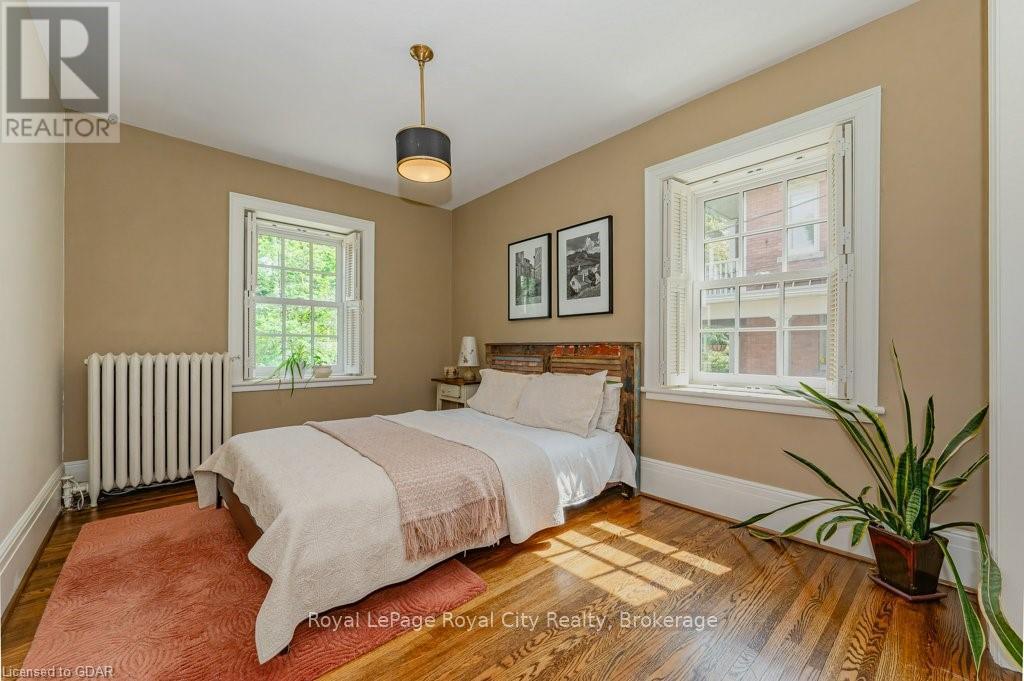 












134 DUBLIN STREET N

,
Guelph (Downtown),




Ontario
N1H4N7

