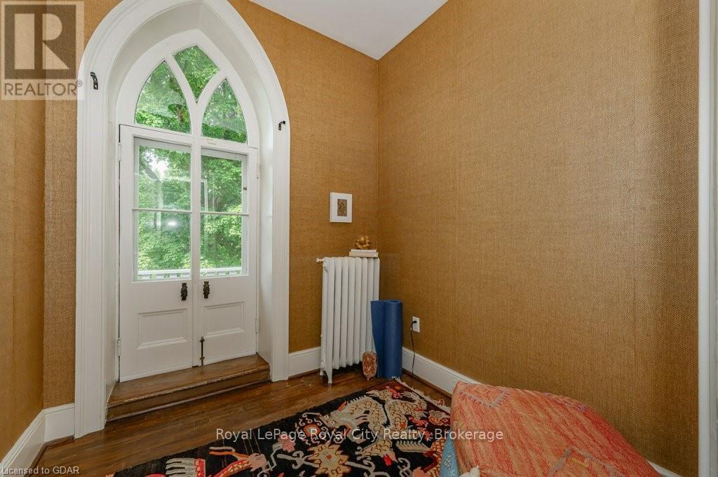 












134 DUBLIN STREET N

,
Guelph (Downtown),




Ontario
N1H4N7

