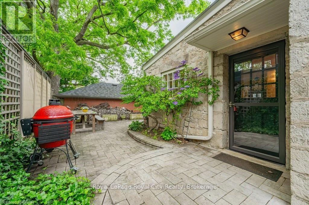 












134 DUBLIN STREET N

,
Guelph (Downtown),




Ontario
N1H4N7

