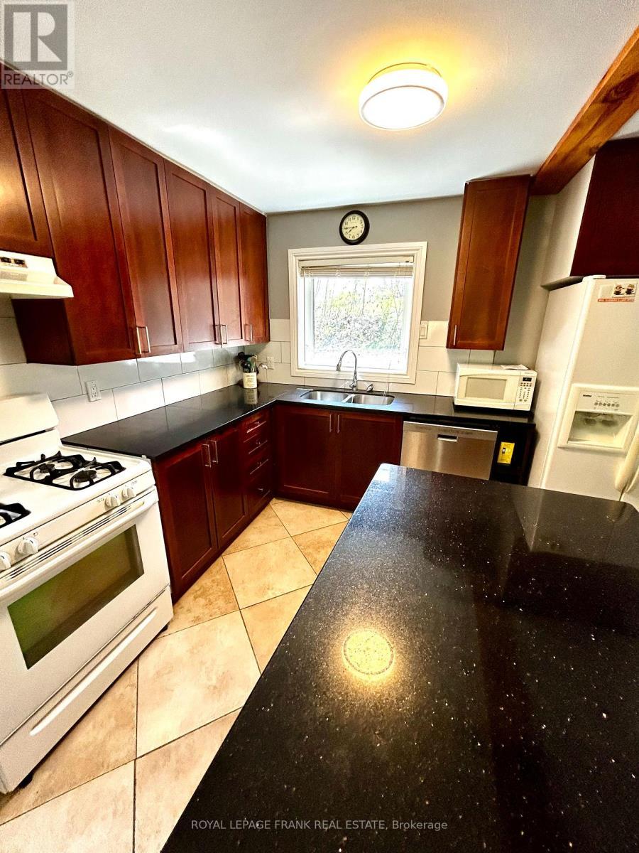 












680 MARBLE POINT ROAD

,
Marmora and Lake (Marmora Ward),




Ontario
K0K2M0

