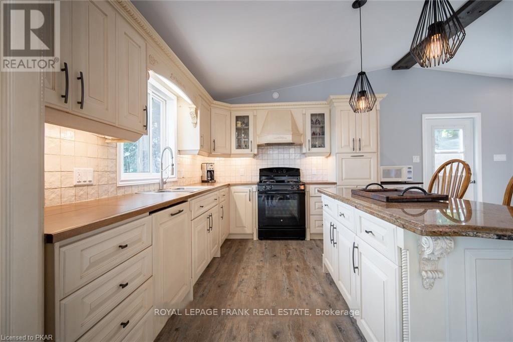 












1758 PAPINEAU LAKE ROAD

,
Hastings Highlands (Wicklow Ward),




Ontario
K0L2R0

