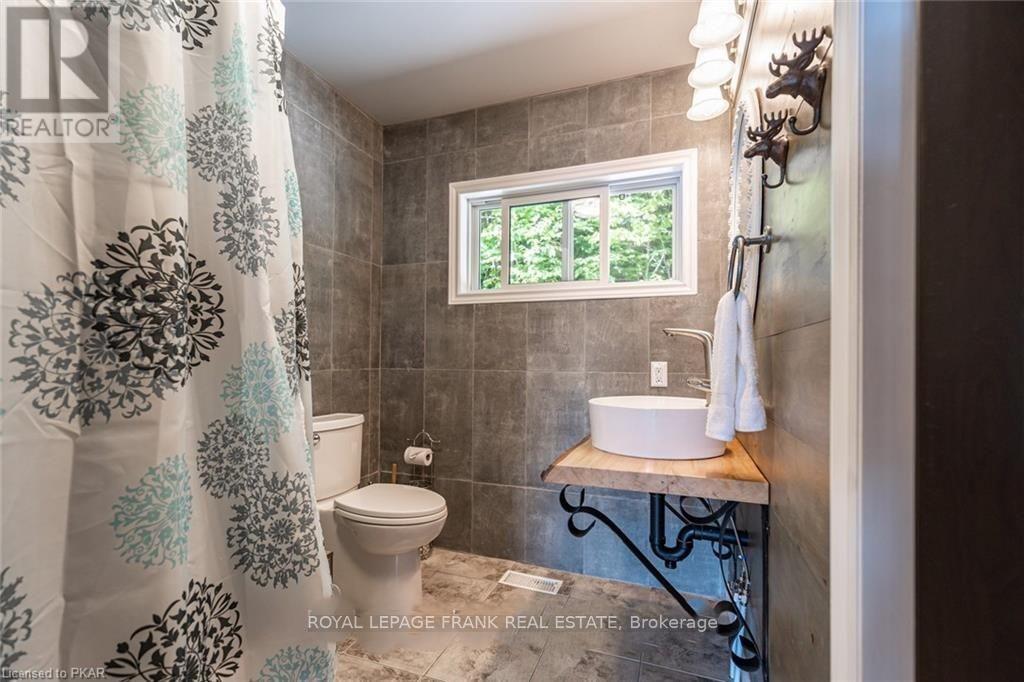 












1758 PAPINEAU LAKE ROAD

,
Hastings Highlands (Wicklow Ward),




Ontario
K0L2R0

