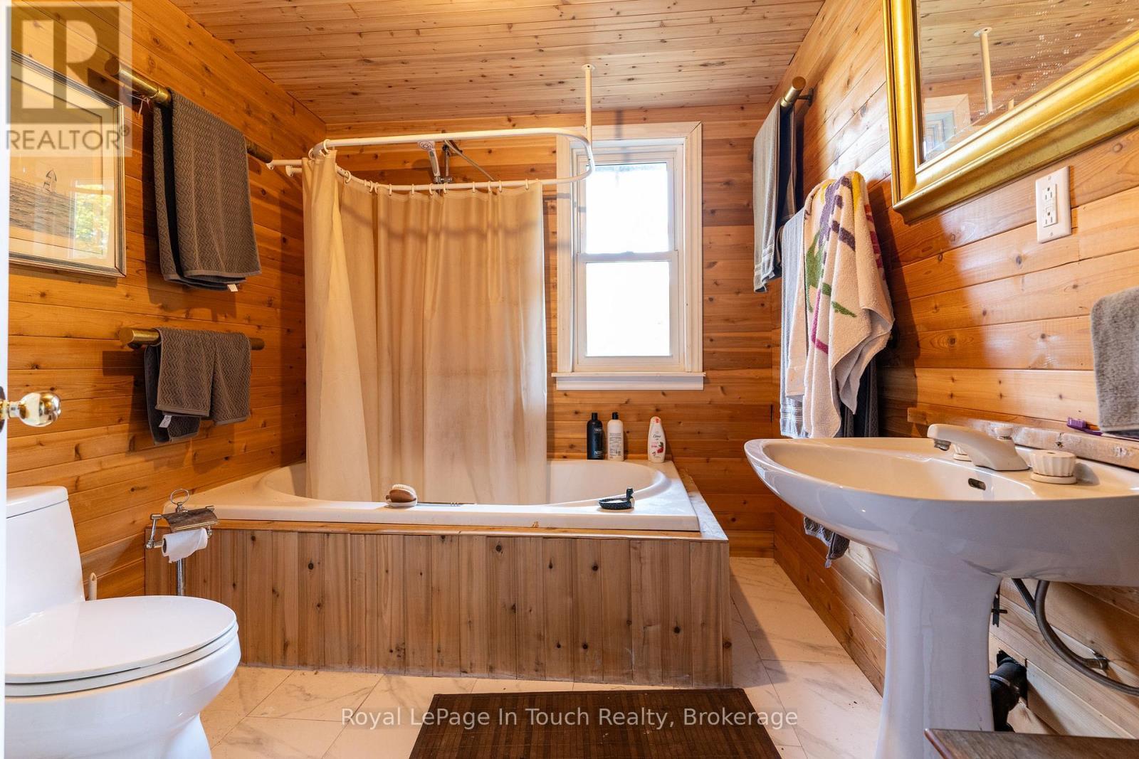 












1276 ISLAND 980

,
Georgian Bay (Baxter),




Ontario
P0E1E0

