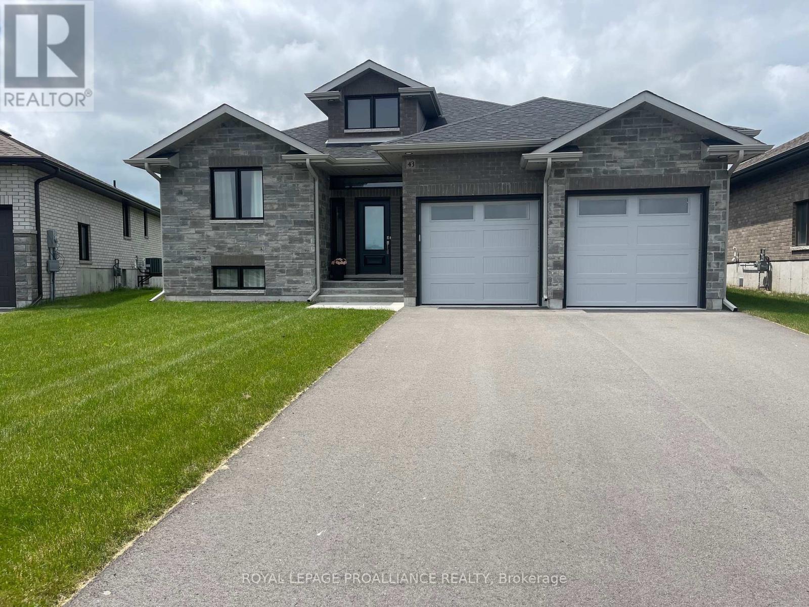 












43 CATTAIL CRESCENT

,
Quinte West (Murray Ward),




Ontario
K8V0J3

