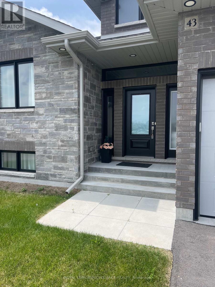 












43 CATTAIL CRESCENT

,
Quinte West (Murray Ward),




Ontario
K8V0J3

