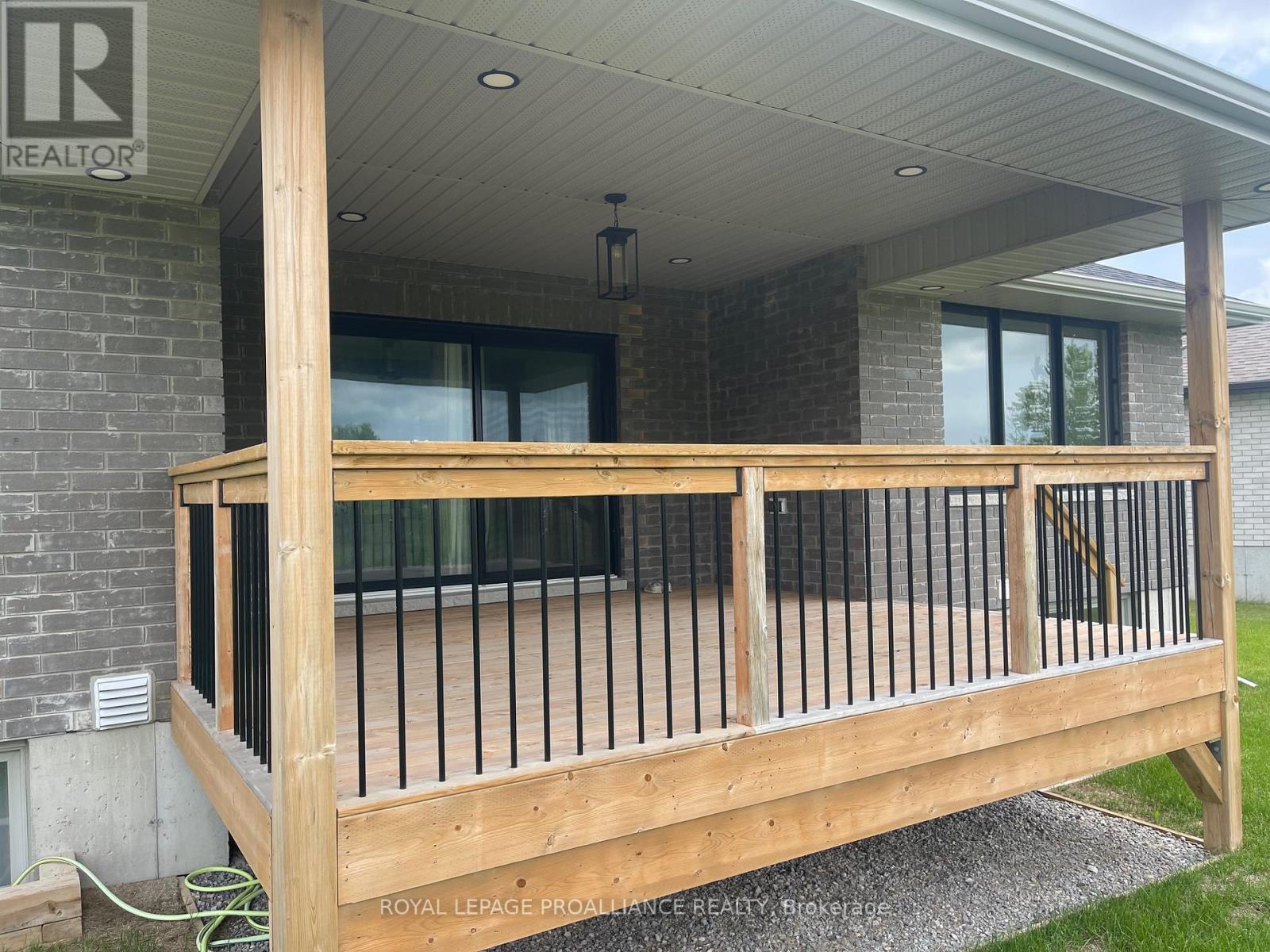 












43 CATTAIL CRESCENT

,
Quinte West (Murray Ward),




Ontario
K8V0J3

