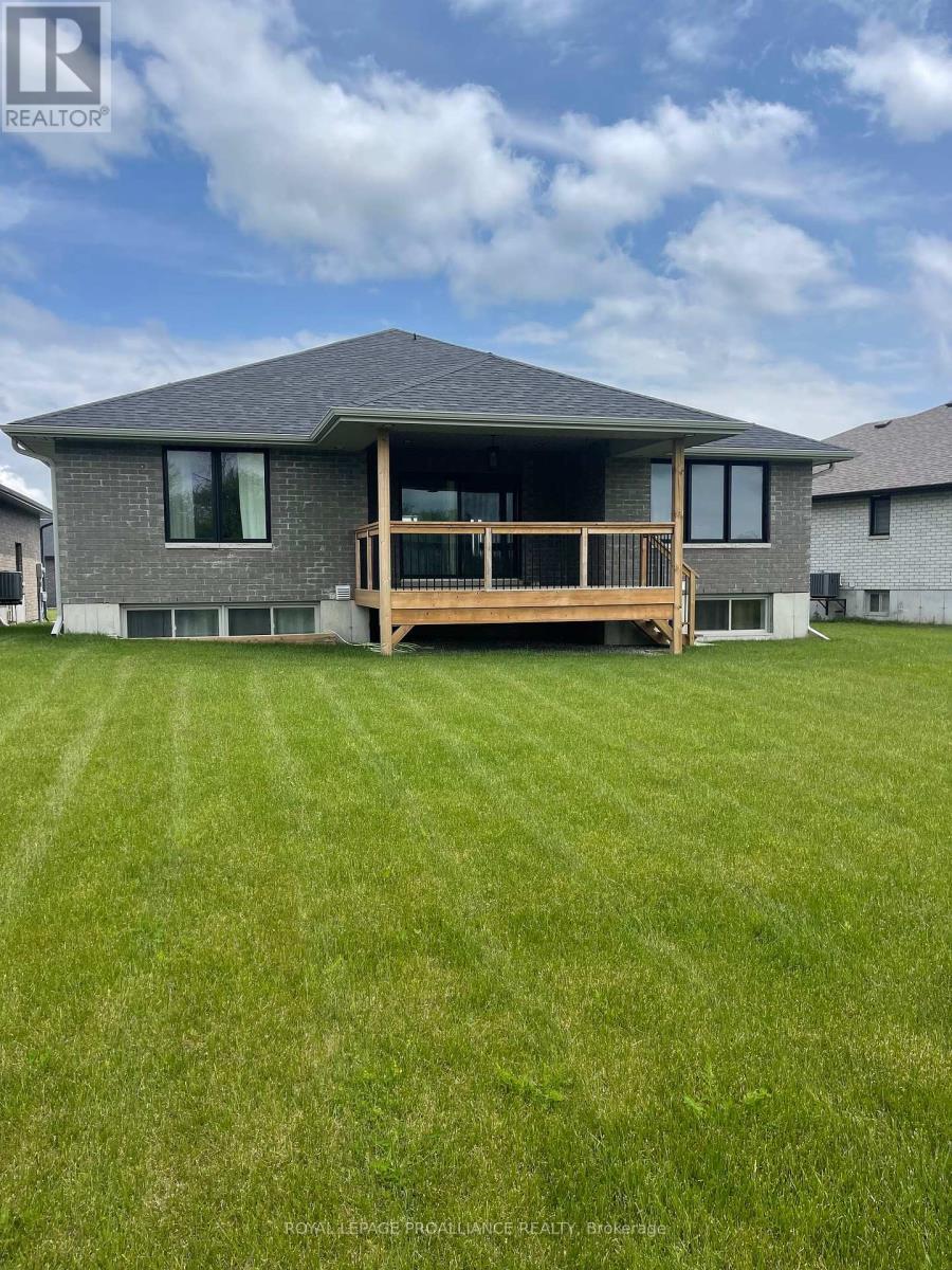 












43 CATTAIL CRESCENT

,
Quinte West (Murray Ward),




Ontario
K8V0J3

