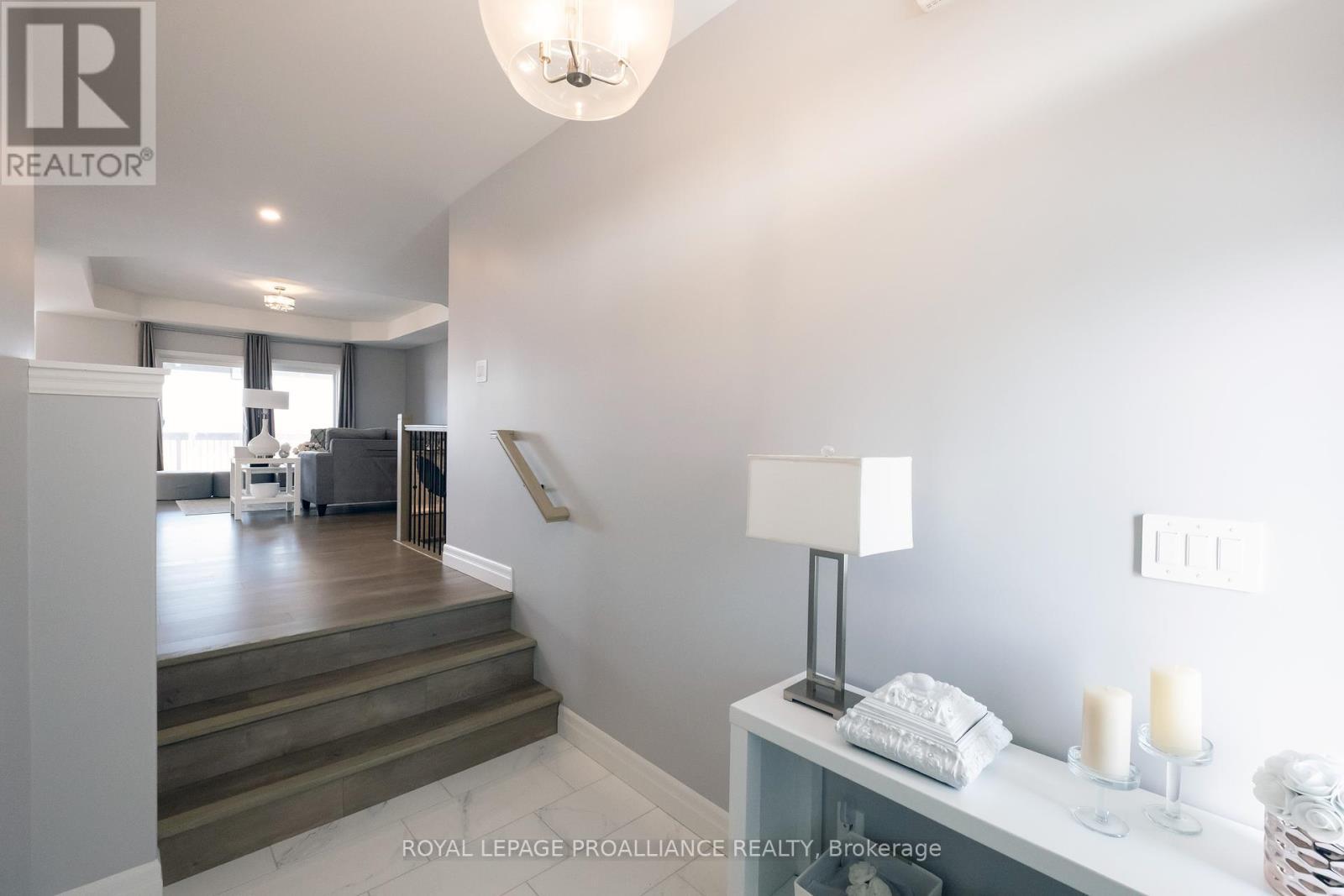 












43 CATTAIL CRESCENT

,
Quinte West (Murray Ward),




Ontario
K8V0J3

