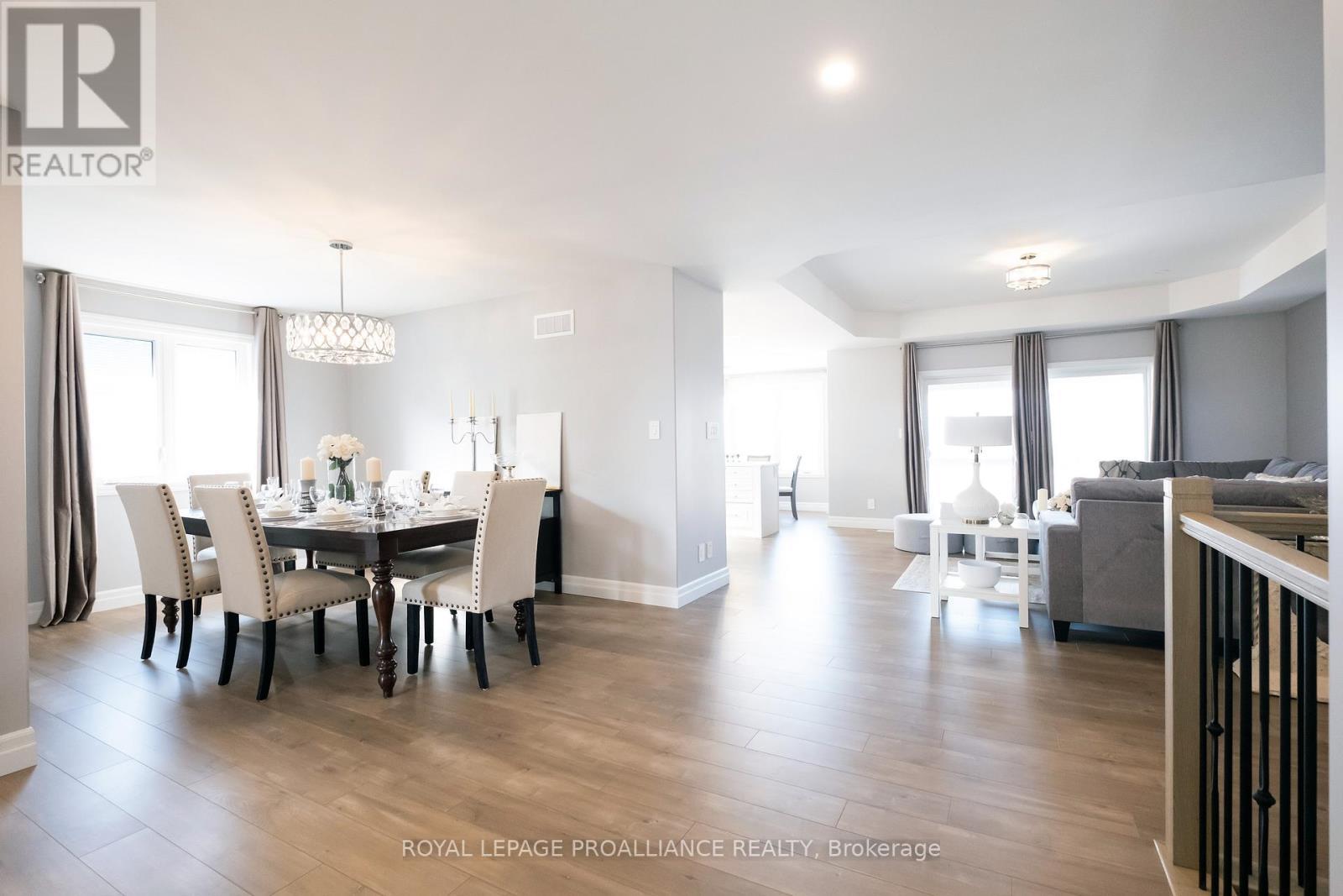 












43 CATTAIL CRESCENT

,
Quinte West (Murray Ward),




Ontario
K8V0J3

