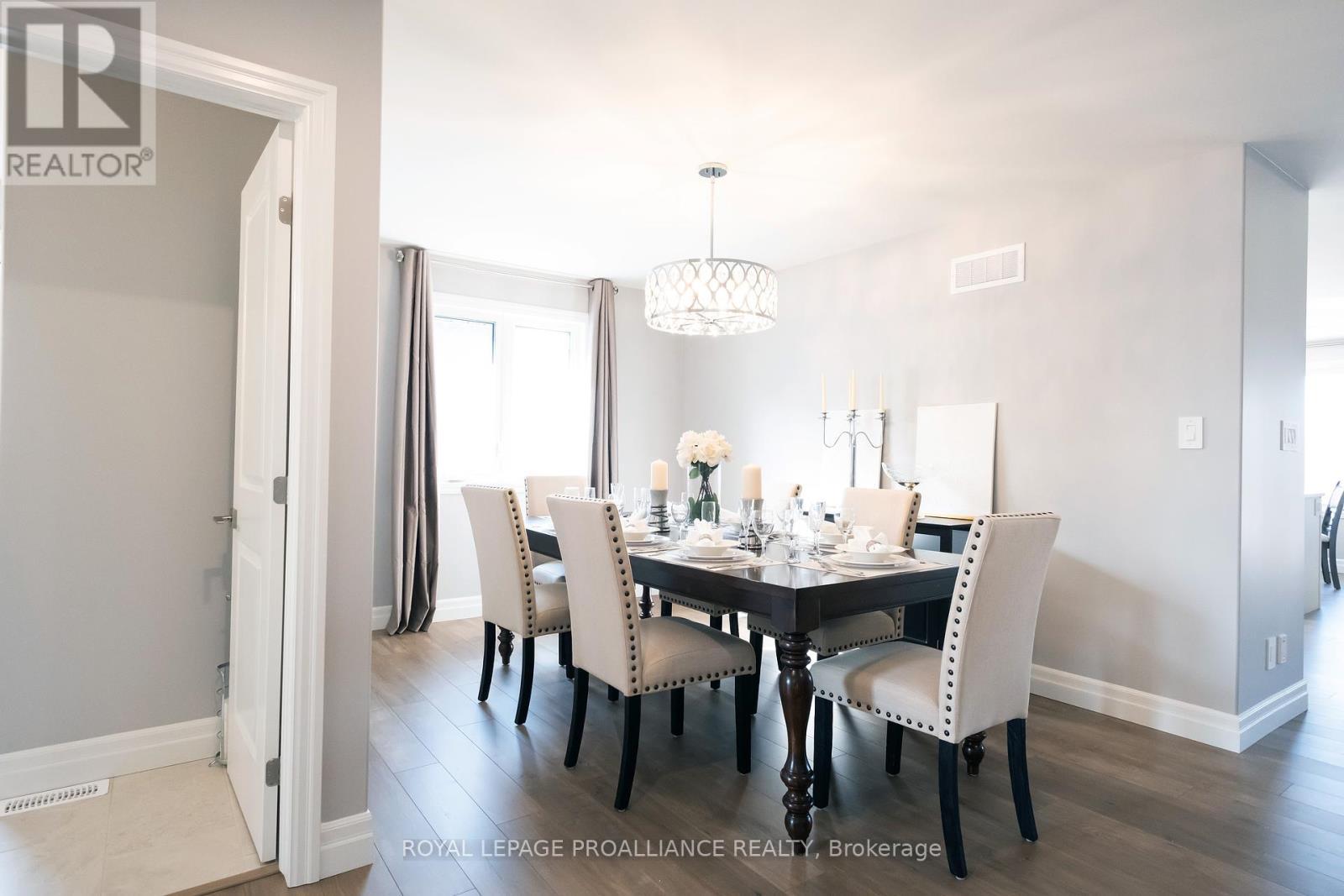 












43 CATTAIL CRESCENT

,
Quinte West (Murray Ward),




Ontario
K8V0J3

