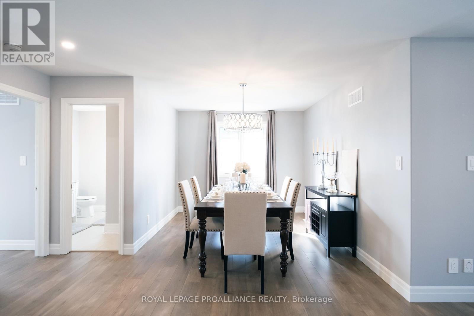 












43 CATTAIL CRESCENT

,
Quinte West (Murray Ward),




Ontario
K8V0J3

