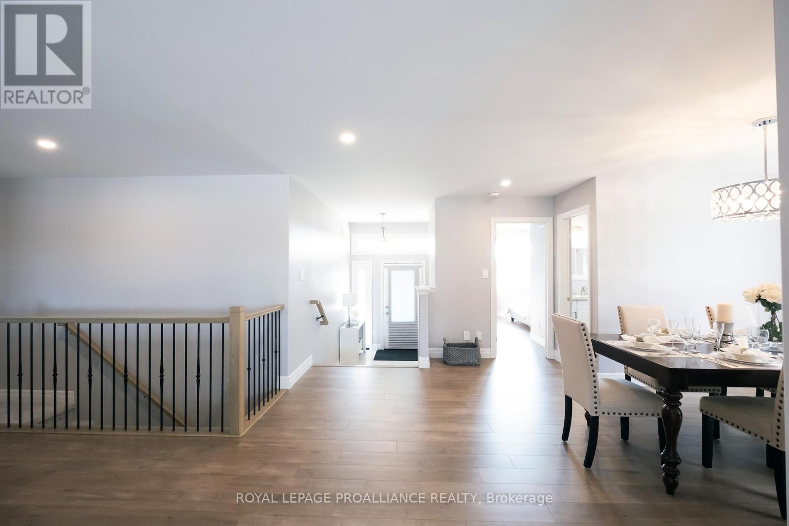 












43 CATTAIL CRESCENT

,
Quinte West (Murray Ward),




Ontario
K8V0J3

