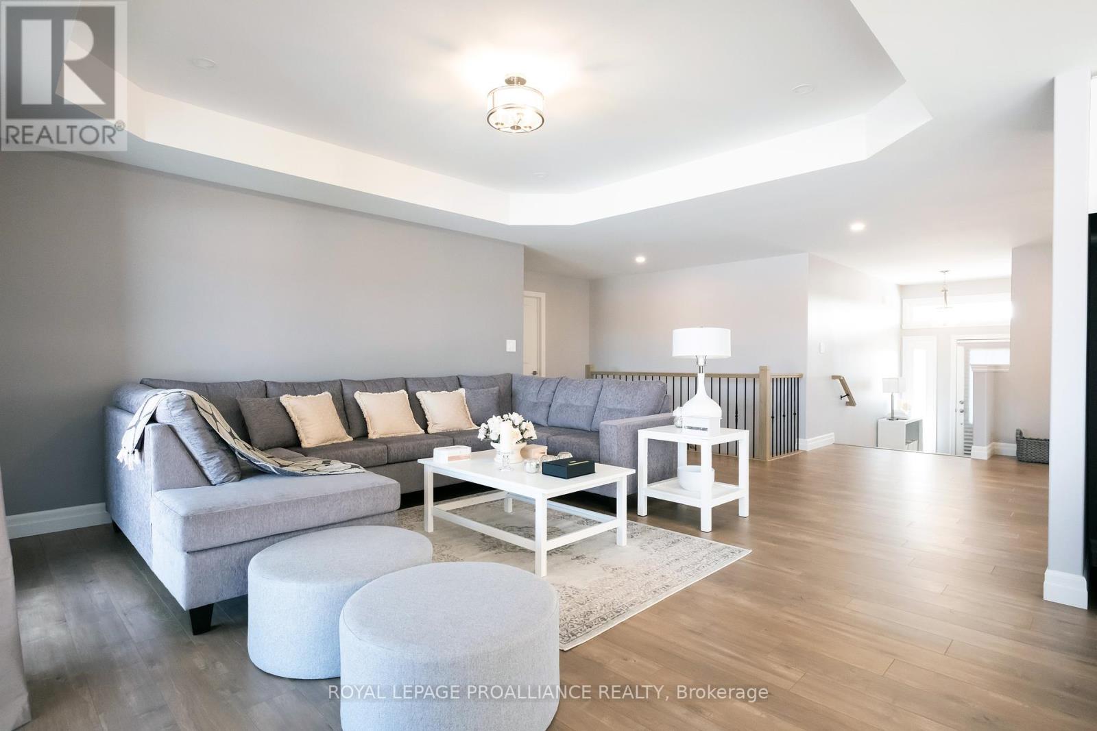 












43 CATTAIL CRESCENT

,
Quinte West (Murray Ward),




Ontario
K8V0J3

