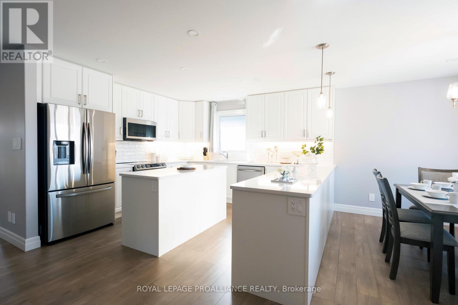 












43 CATTAIL CRESCENT

,
Quinte West (Murray Ward),




Ontario
K8V0J3

