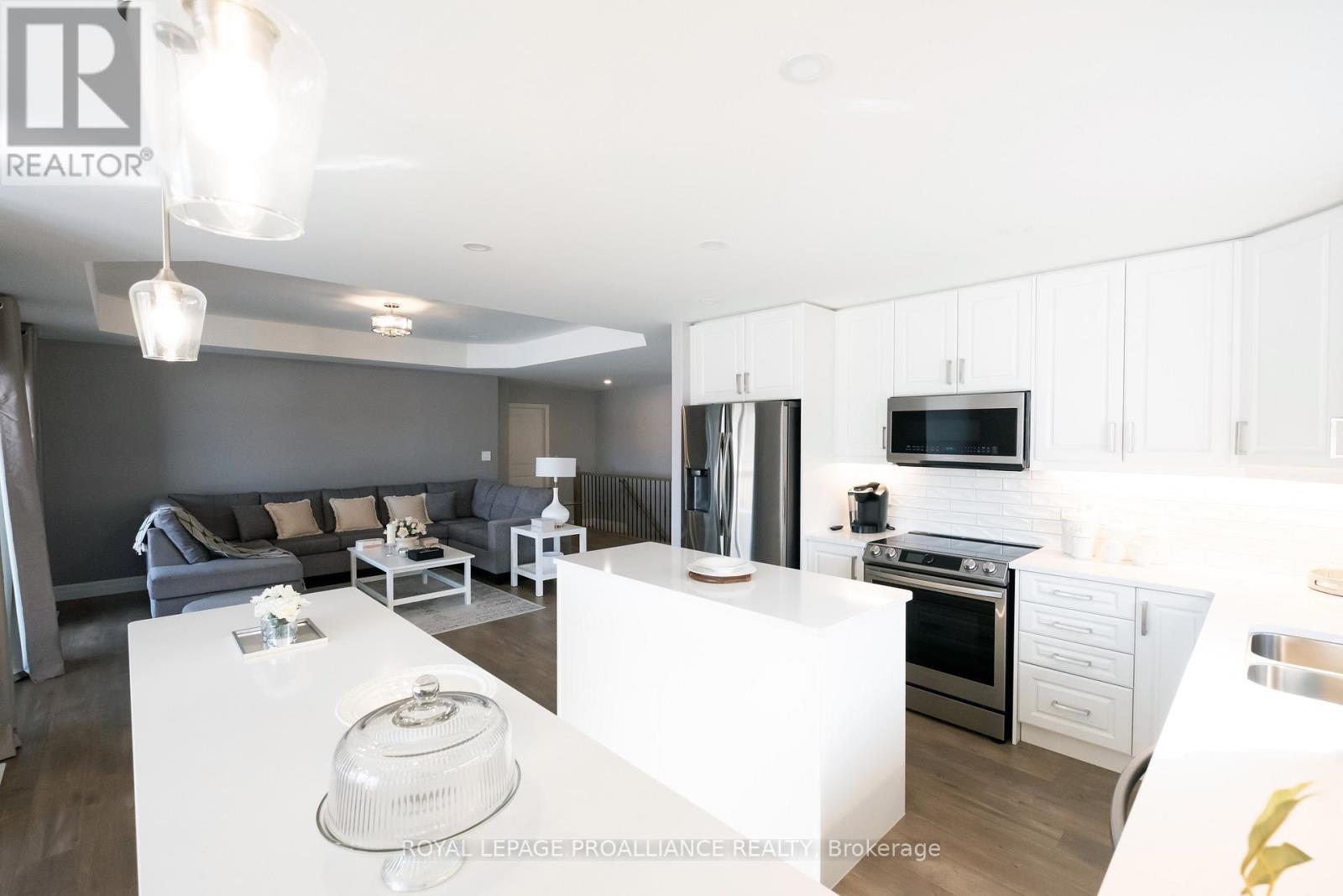 












43 CATTAIL CRESCENT

,
Quinte West (Murray Ward),




Ontario
K8V0J3


