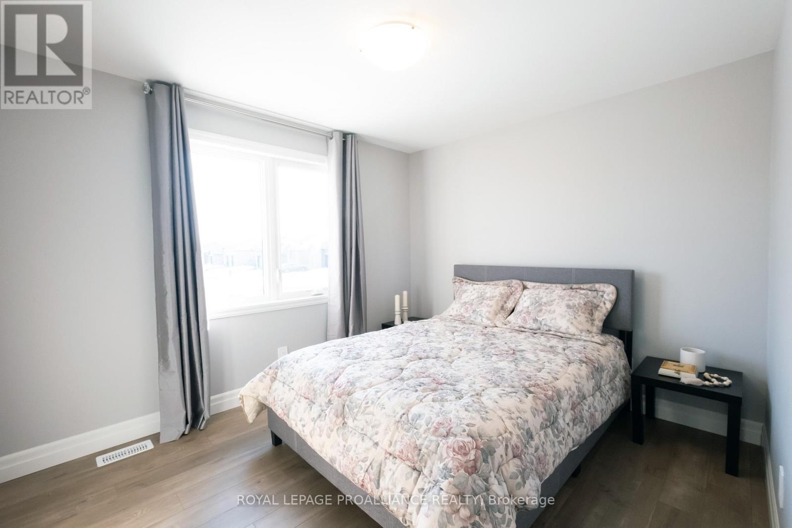 












43 CATTAIL CRESCENT

,
Quinte West (Murray Ward),




Ontario
K8V0J3

