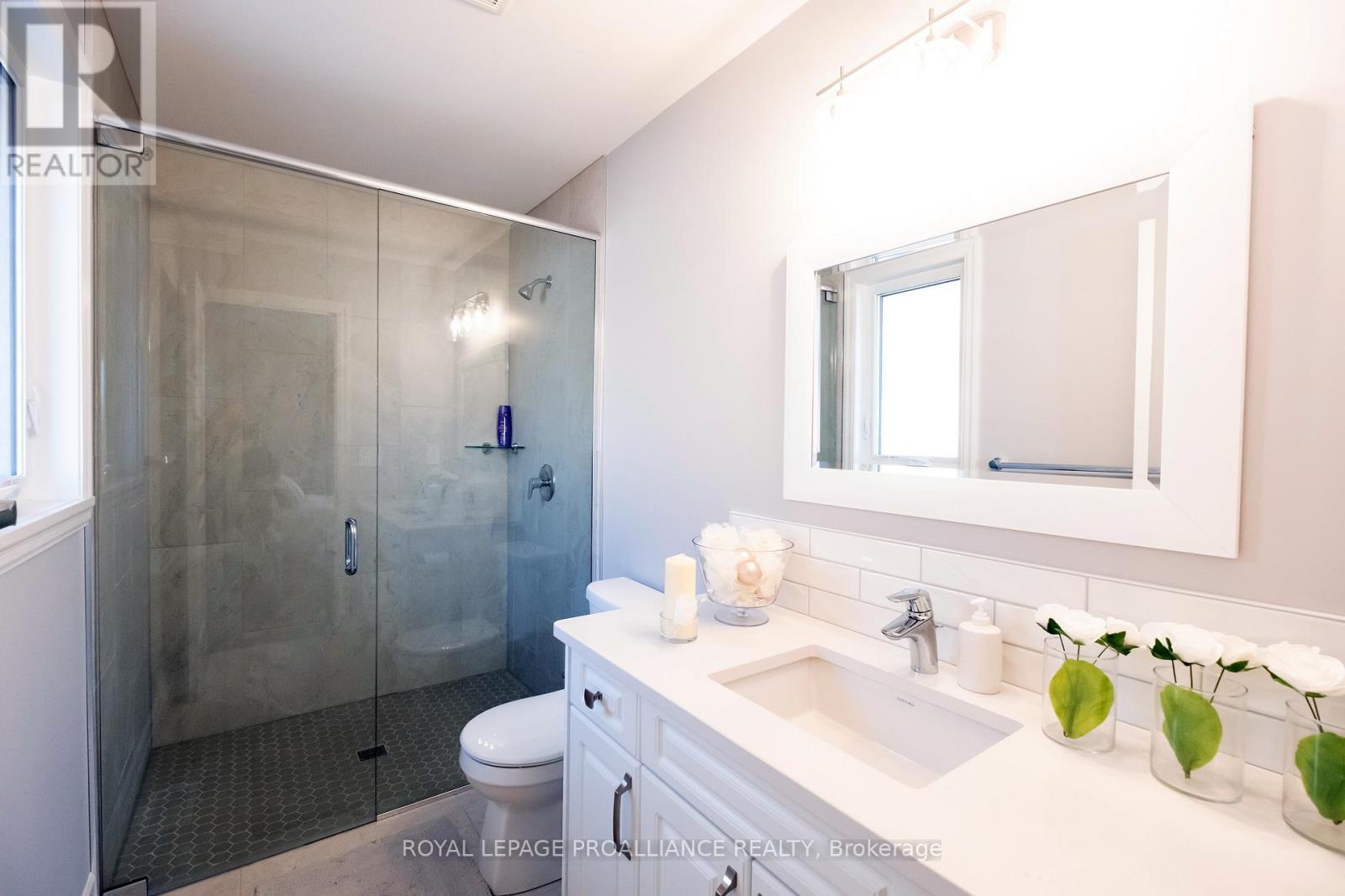 












43 CATTAIL CRESCENT

,
Quinte West (Murray Ward),




Ontario
K8V0J3

