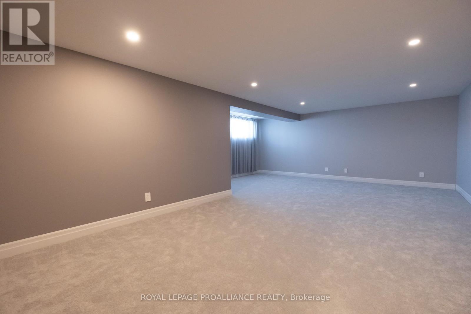 












43 CATTAIL CRESCENT

,
Quinte West (Murray Ward),




Ontario
K8V0J3

