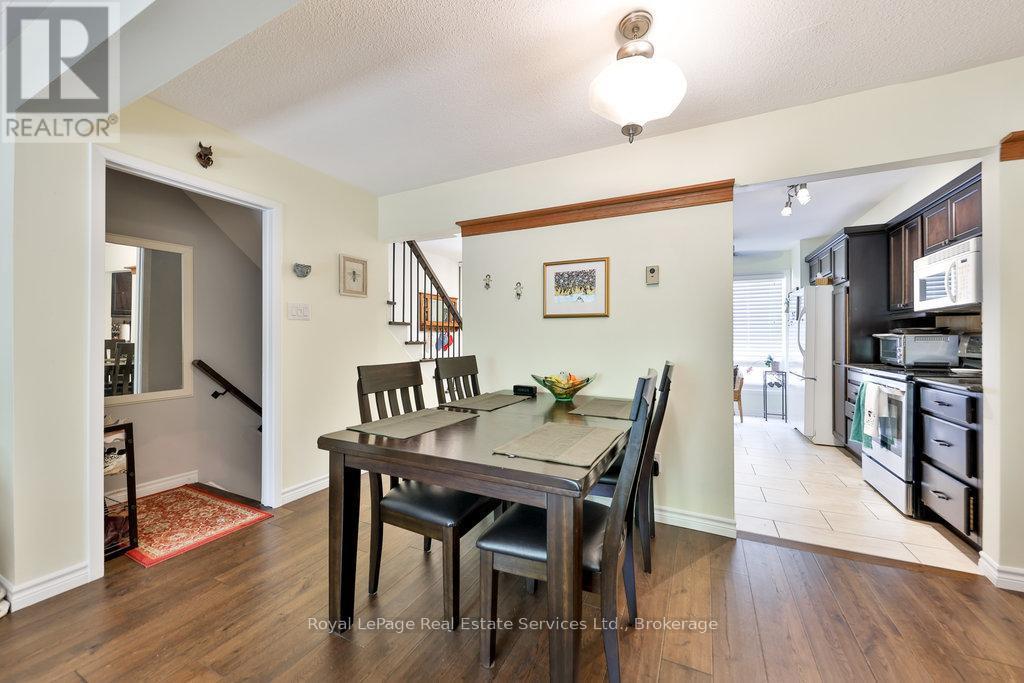 












2086 LAKESHORE ROAD W

,
Oakville (BR Bronte),




Ontario
L6L1G8

