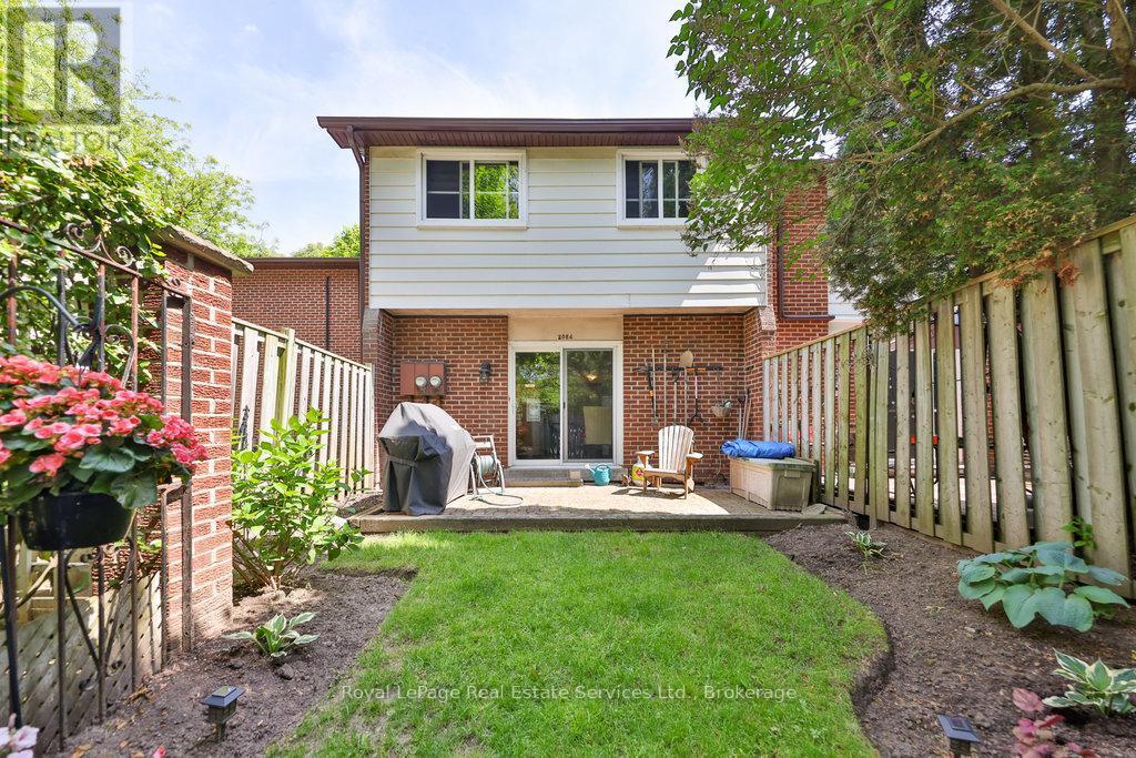 












2086 LAKESHORE ROAD W

,
Oakville (BR Bronte),




Ontario
L6L1G8

