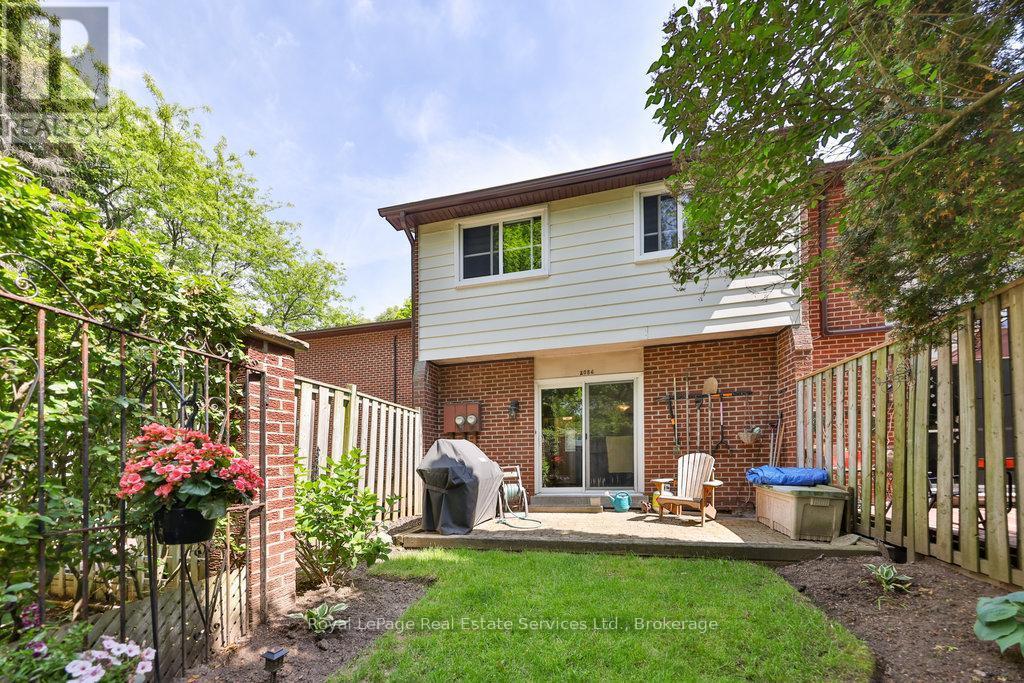 












2086 LAKESHORE ROAD W

,
Oakville (BR Bronte),




Ontario
L6L1G8

